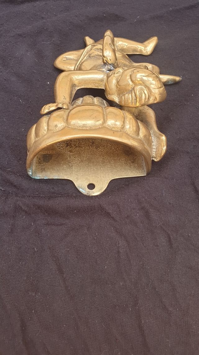 antigua benditera de bronce