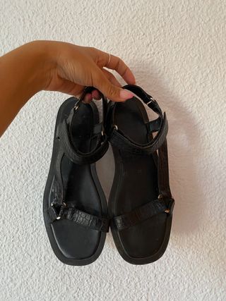 Sandalias Zara negras de segunda mano en WALLAPOP
