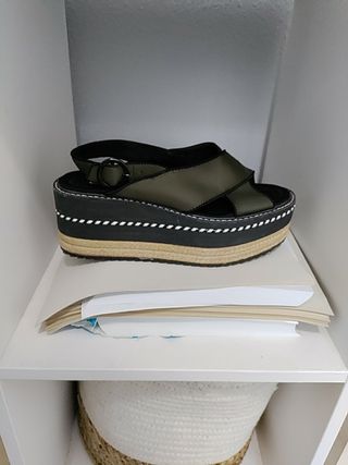 Sandalias Zara negras de segunda mano en WALLAPOP