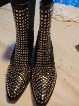 Botines con tachuelas de segunda mano en WALLAPOP