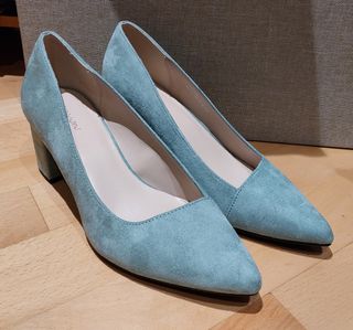 Zapato tacón verde agua de segunda mano por 12 EUR en Ribadeo en WALLAPOP