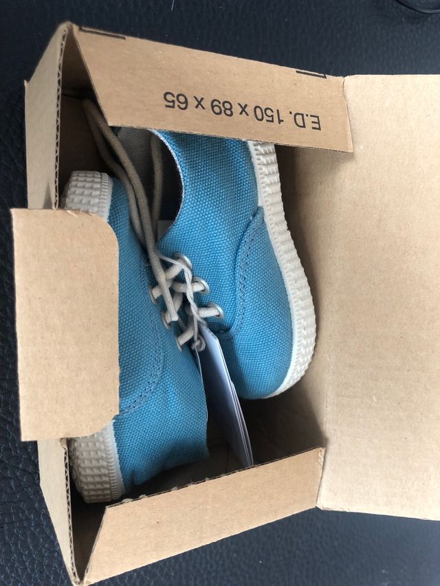 Tenis Zara talla 15-16 tipo Victoria