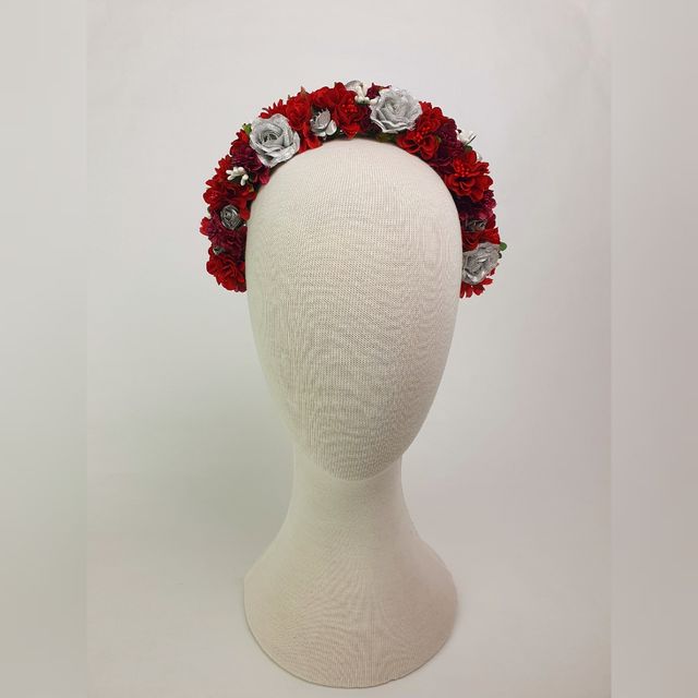 Diadema flores rojas y plata