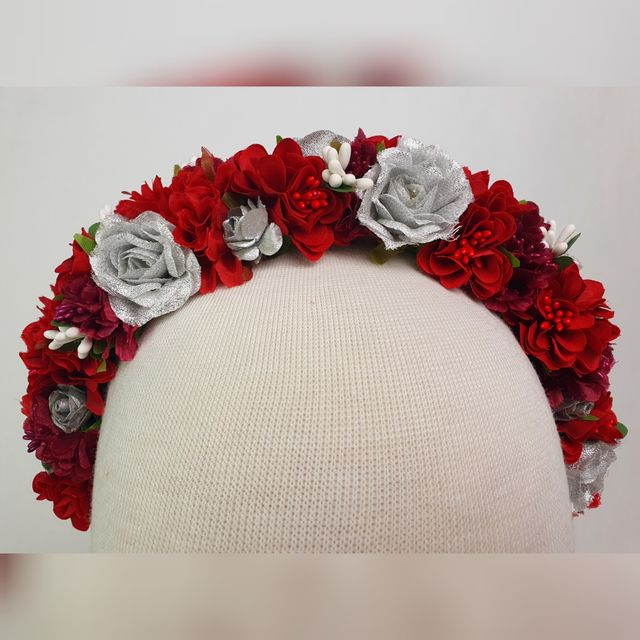 Diadema flores rojas y plata