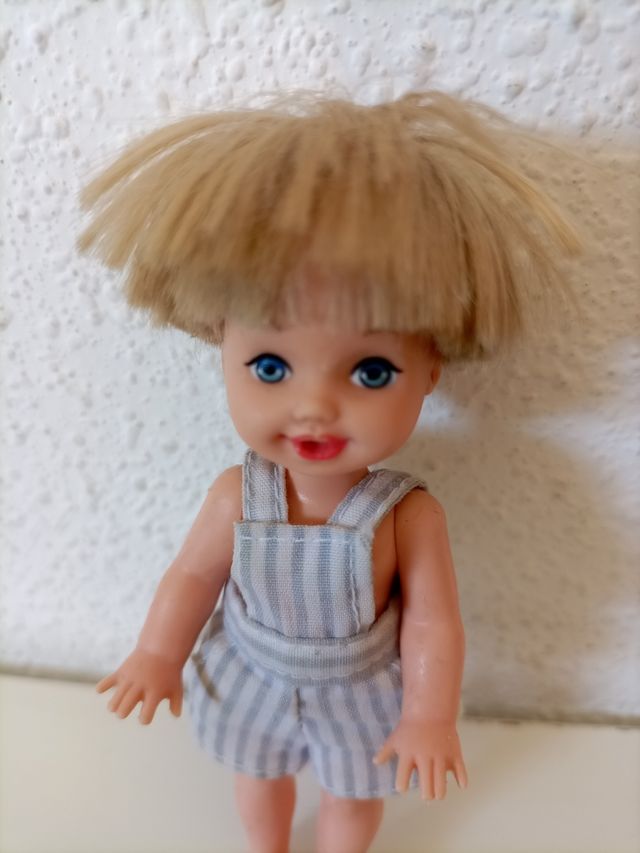Hijo de la muñeca Barbie de segunda mano por 4,5 EUR en Murcia en WALLAPOP