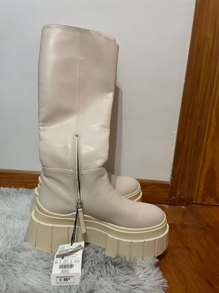 Botas plataforma suela track bershka de segunda mano por 30 EUR en Alicante  en WALLAPOP