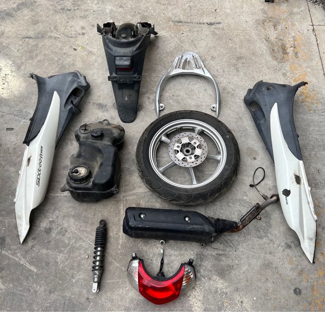 Despiece suzuki sixteen 125cc