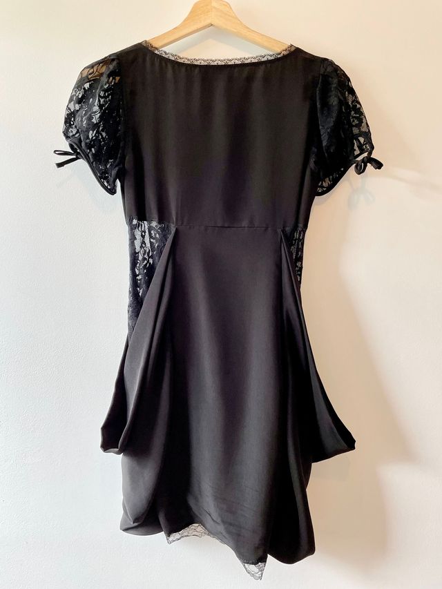 Vestido encaje floral. 13 CATS.