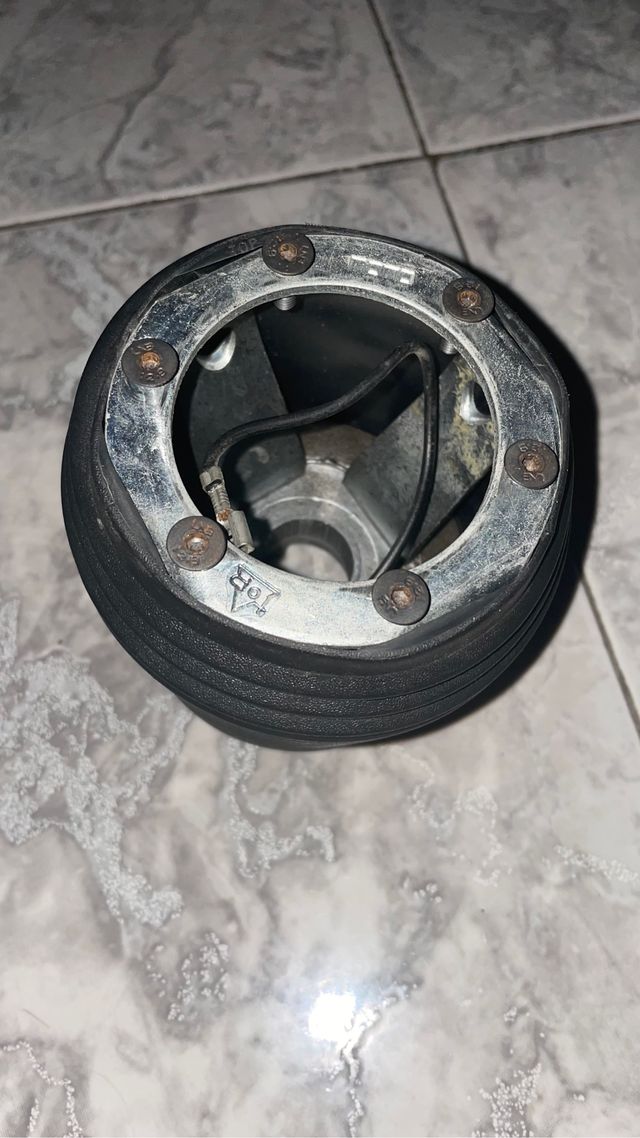 Piña volante Momo VW Golf Gti MKII