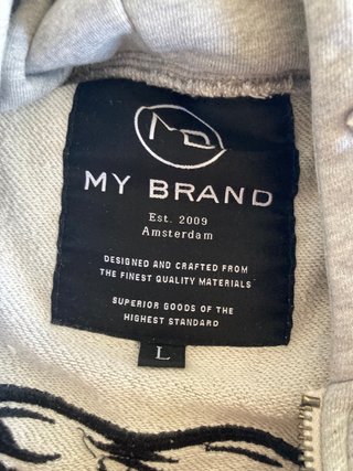 Sudadera de marca de segunda mano en Málaga en WALLAPOP