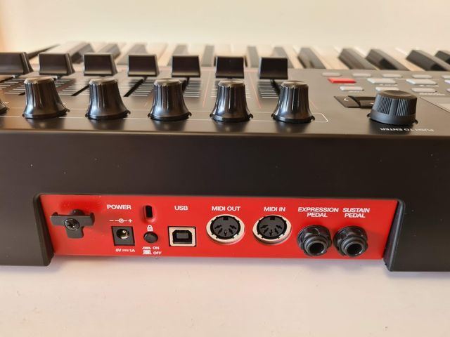 Teclado midi Akai MPK249