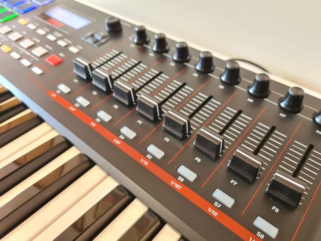 Teclado midi Akai MPK249
