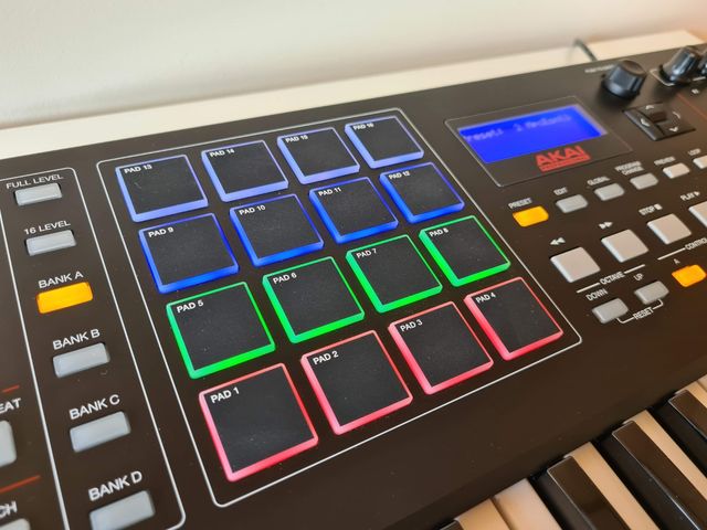 Teclado midi Akai MPK249