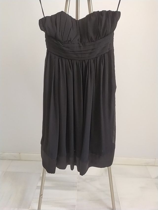 vestido negro fiesta. Evento. Invitada