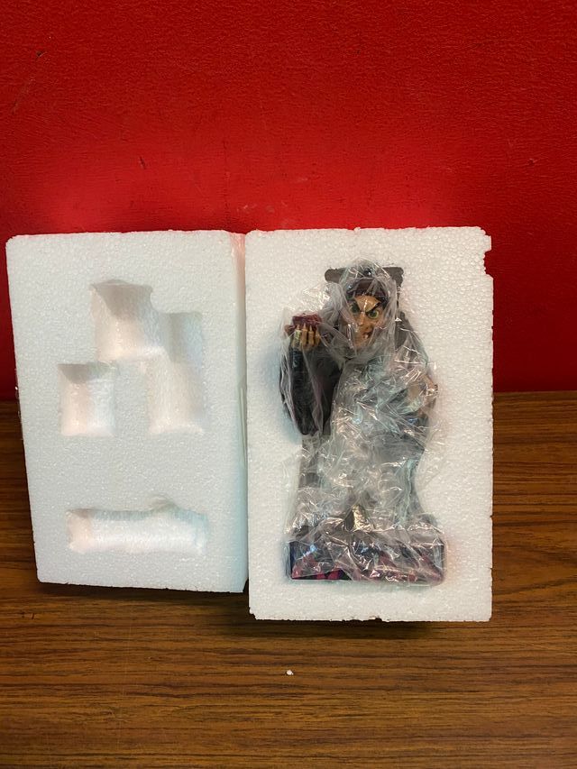 Enesco Disney 4037508 Take a bite Jim Shore