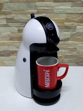 Cafetera Dolce Gusto blanca de segunda mano en WALLAPOP