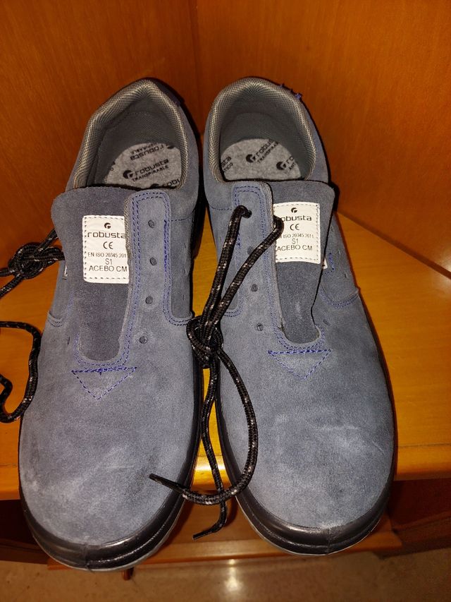 BOTAS DE SEGURIDAD, MARCA ROBUSTA.