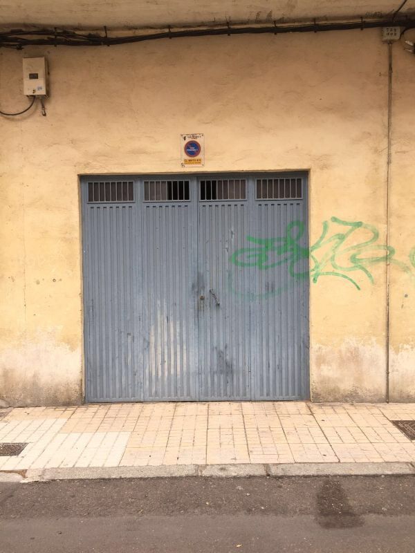 Alquilo espacio para silla de ruedas.