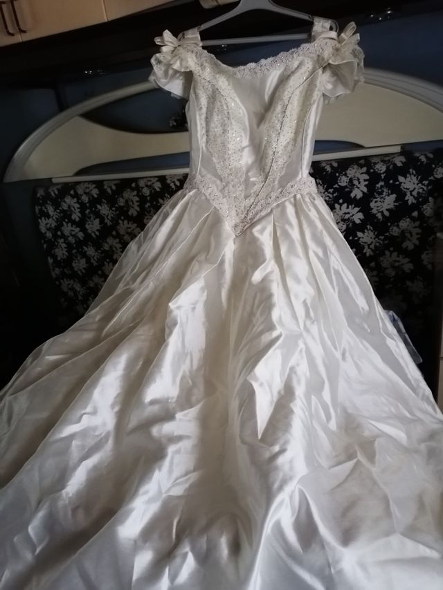 se vende vestido de novia en seda