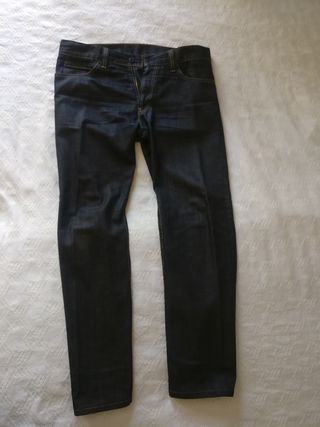 Vaqueros Levis 506 Hombre Standard Fit de segunda mano por 50 EUR en  Moralzarzal en WALLAPOP