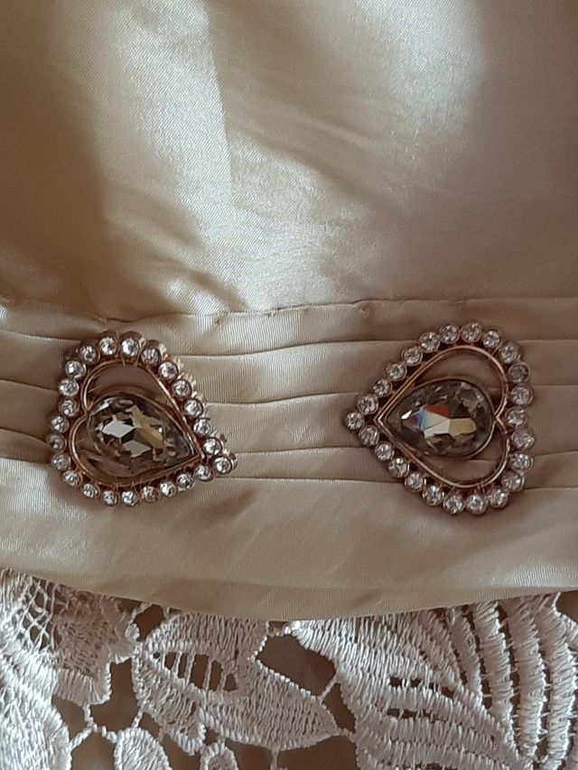 traje de boda o acontecimiento