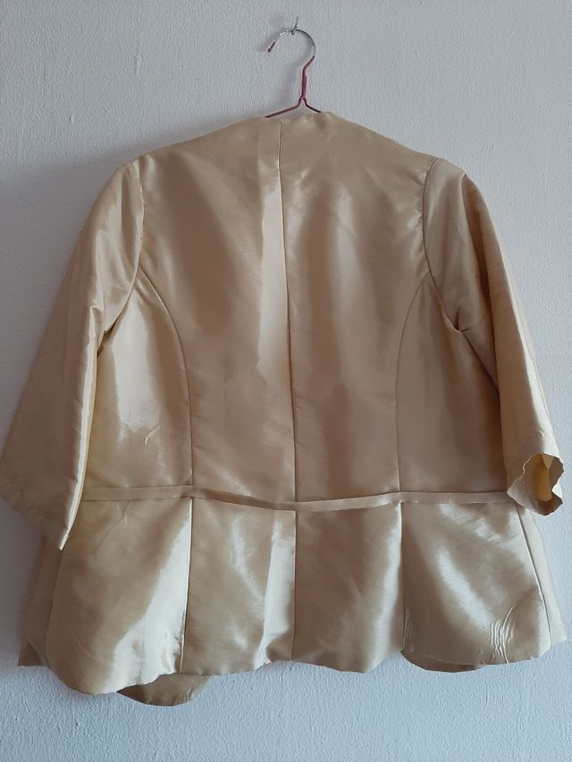 traje de boda o acontecimiento