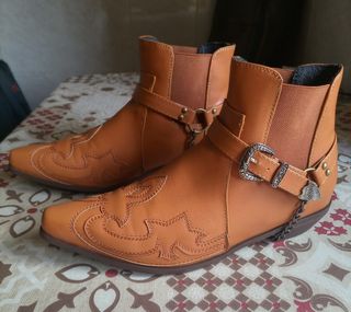 Botines camperos hombre de segunda mano por 40 EUR en León en WALLAPOP