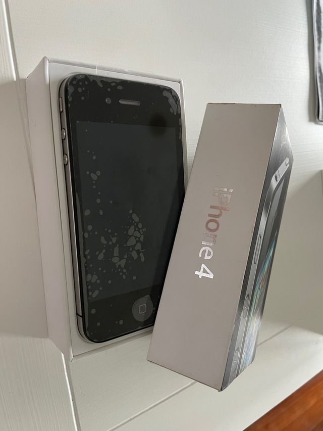 I phone 4 black 32 gb