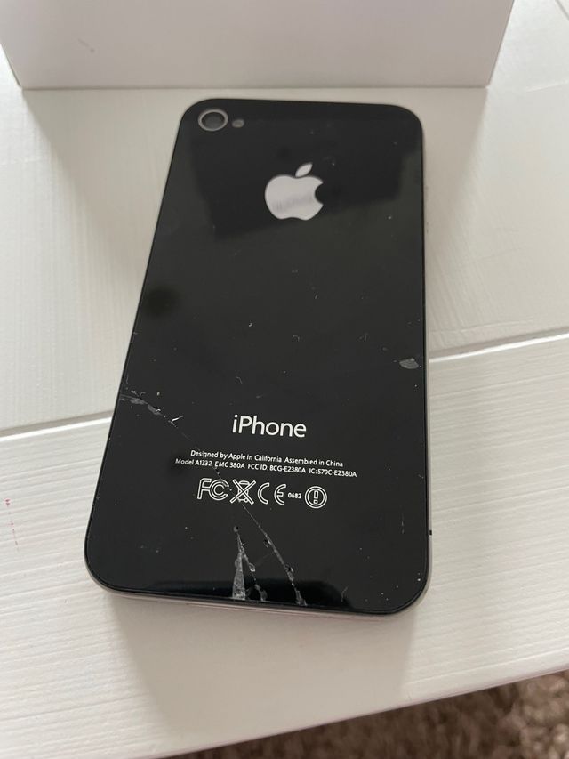 I phone 4 black 32 gb