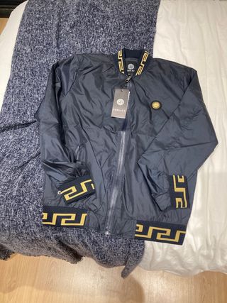 Abrigo Versace de segunda mano en WALLAPOP