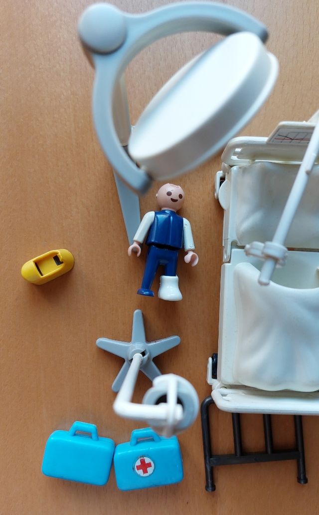 PLAYMOBIL ENFERMERIA MEDICO