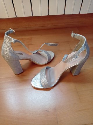 Zapatos de fiesta plateados de segunda mano en WALLAPOP