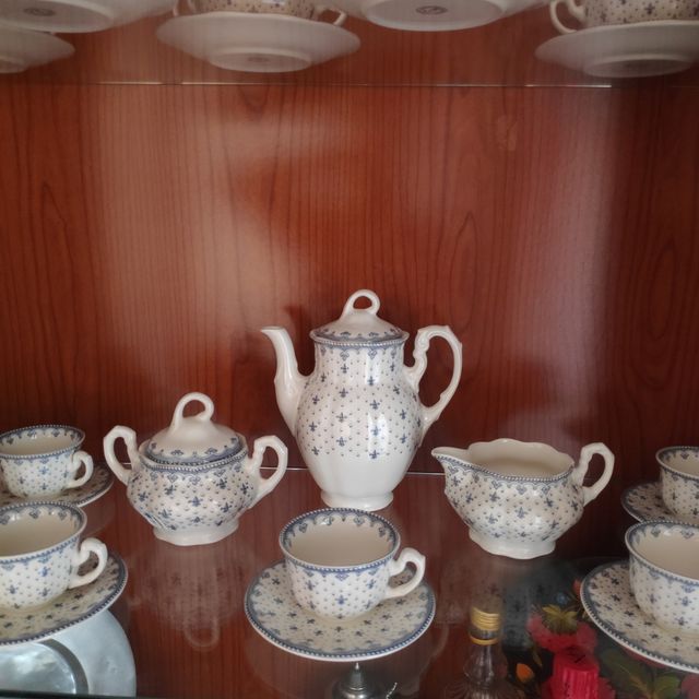 Juego de café y consomé.