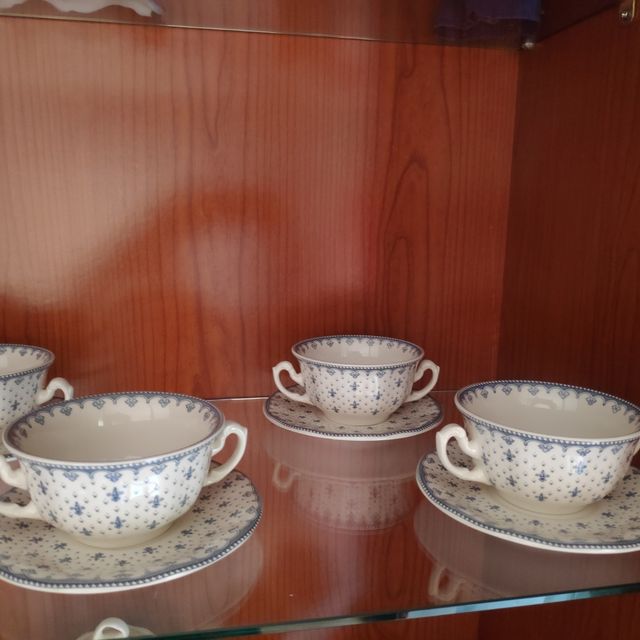 Juego de café y consomé.