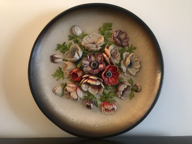 Cuadro vintage con flores en relieve