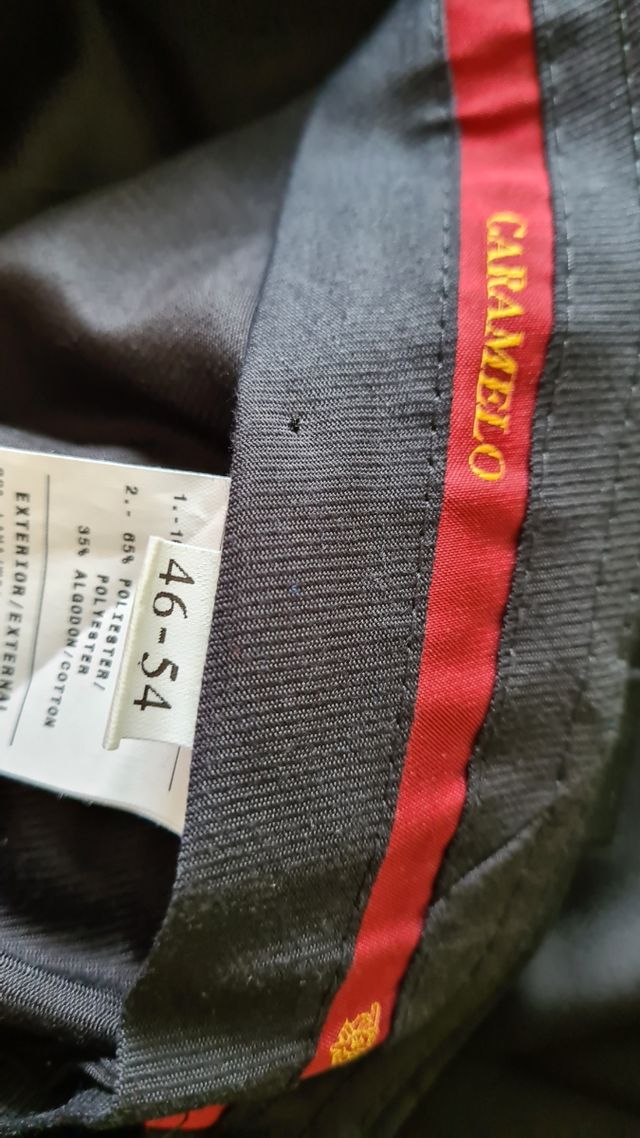 Traje de ceremonia negro de Caramelo.