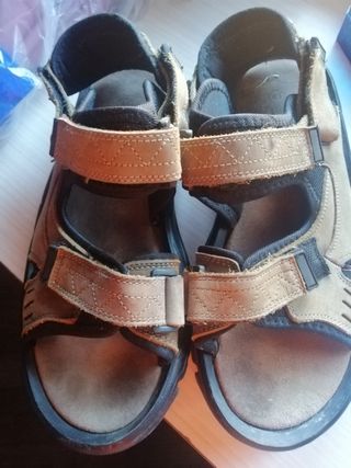 Sandalias hombre 41\\/42 de segunda mano por 10 EUR en Madrid en WALLAPOP