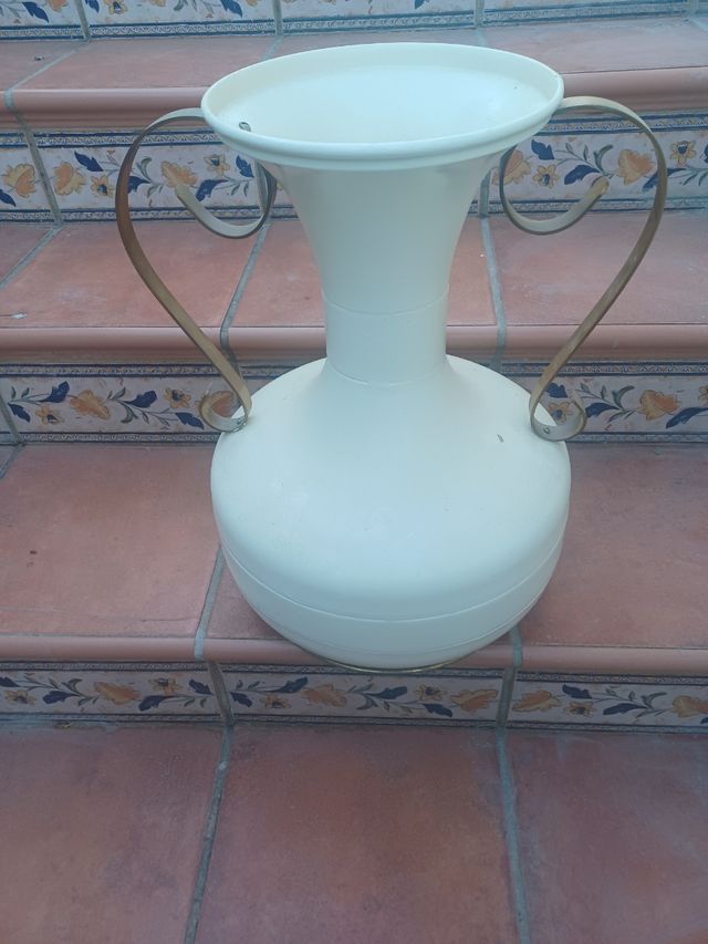 Jarron' de cobre grande