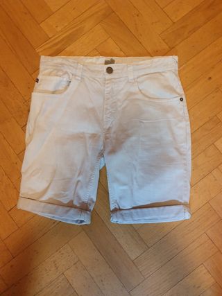 Pantalones vaqueros cortos blancos de segunda mano por 10 EUR en Las Matas  en WALLAPOP