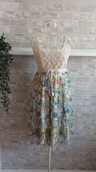 Vestido con cuerpo de crochet de Fórmula Joven de segunda mano por 25 EUR  en Motril en WALLAPOP