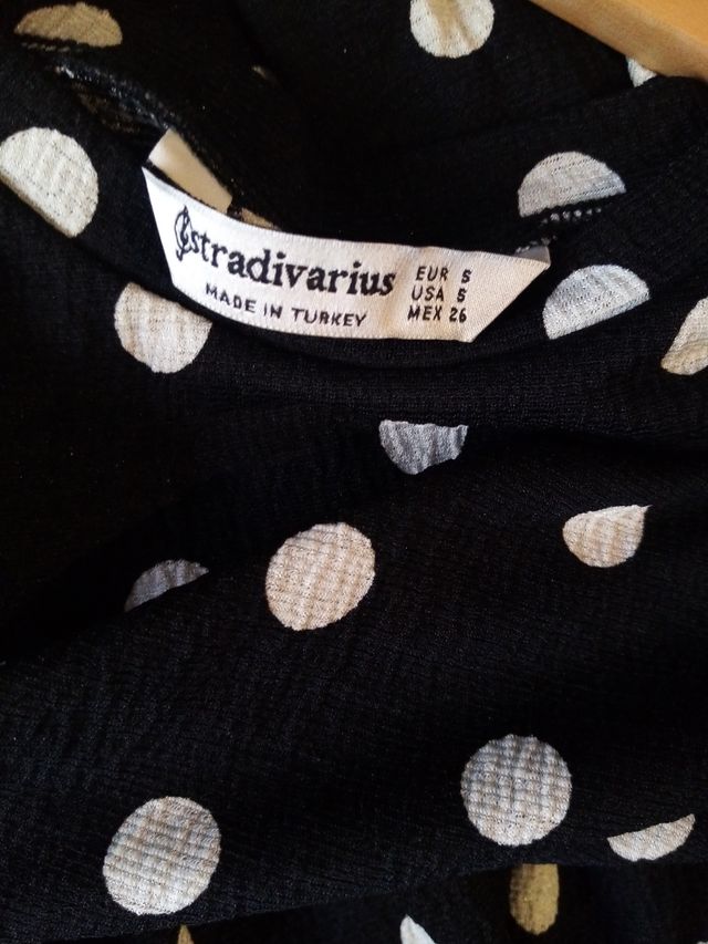 Vestido midi negro con topos blancos