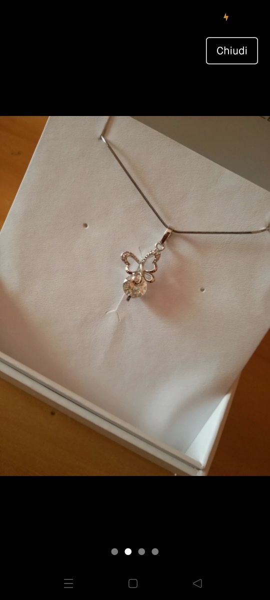 Collana con ciondoli vari