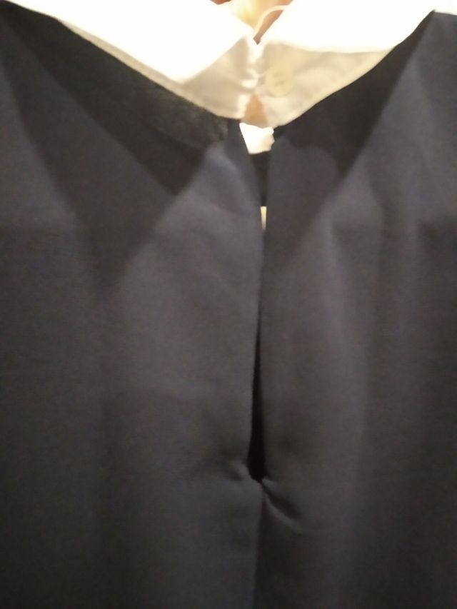 Blusa marino cuello blanco