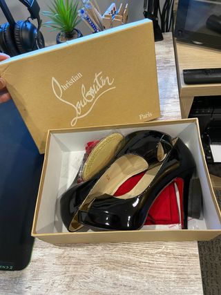 Zapatos Louboutin de segunda mano en WALLAPOP