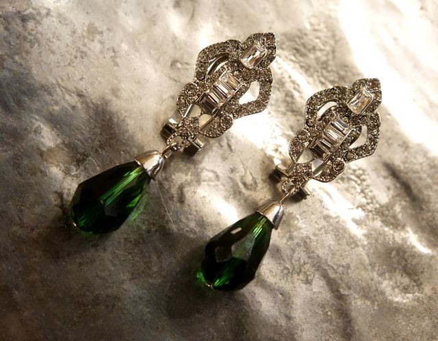 PENDIENTES CIRCONITAS Y PIEDRA VERDE