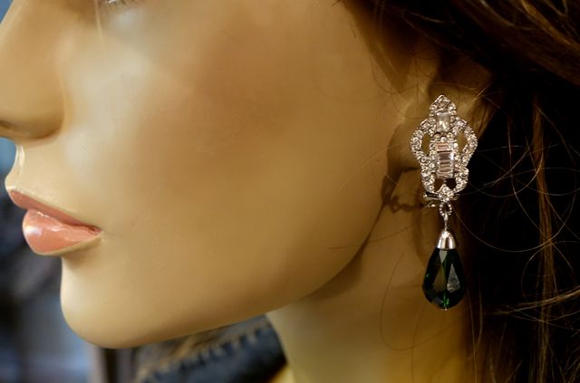 PENDIENTES CIRCONITAS Y PIEDRA VERDE