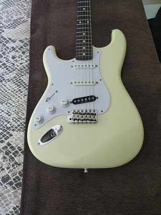 Guitarra Fender Stratocaster de segunda mano en WALLAPOP