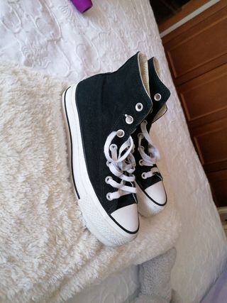 Converse doble suela de segunda mano en WALLAPOP