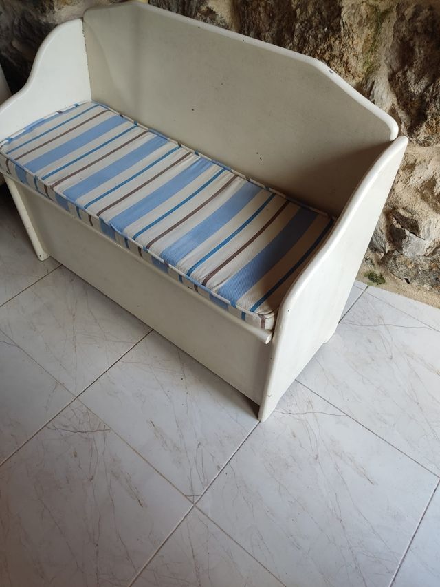 banco con almacenaje