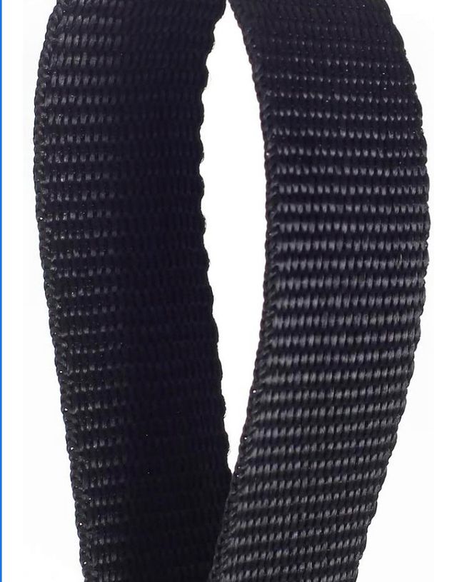 Fettuccia nera con 10 chiusure.